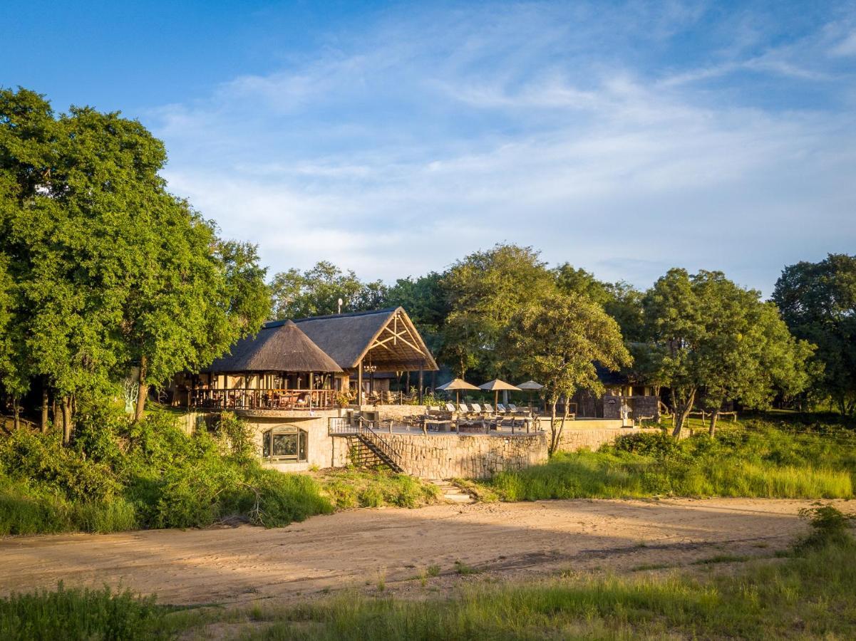 Shumbalala Game Lodge ソーニーブッシュ・ゲーム・リザーブ エクステリア 写真